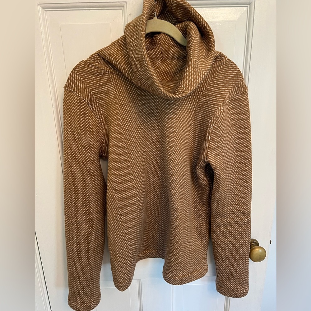 Turtleneck sweatshirt